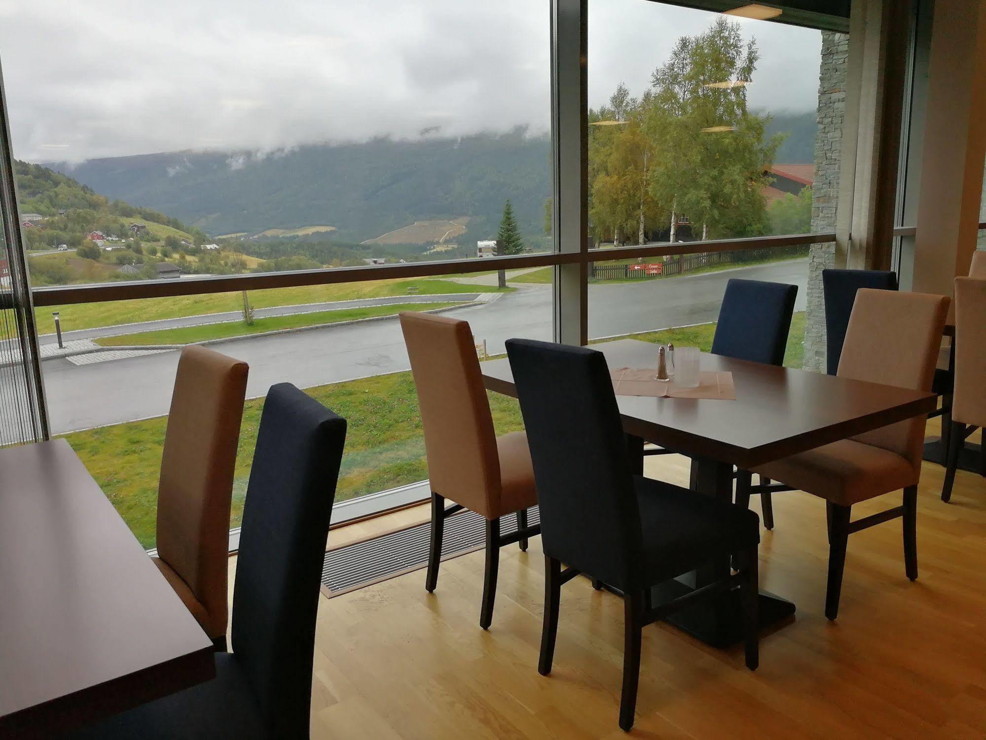 Dombas Hotel Luaran gambar